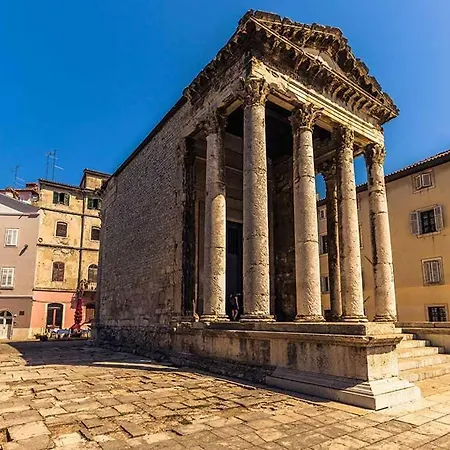 Апартаменти Leanton Пула